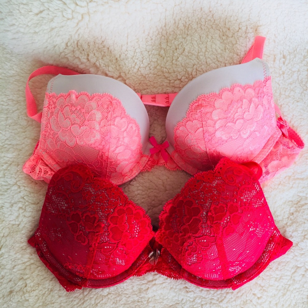 2 Victoria’s Secret Dream Angle Push-up Bras